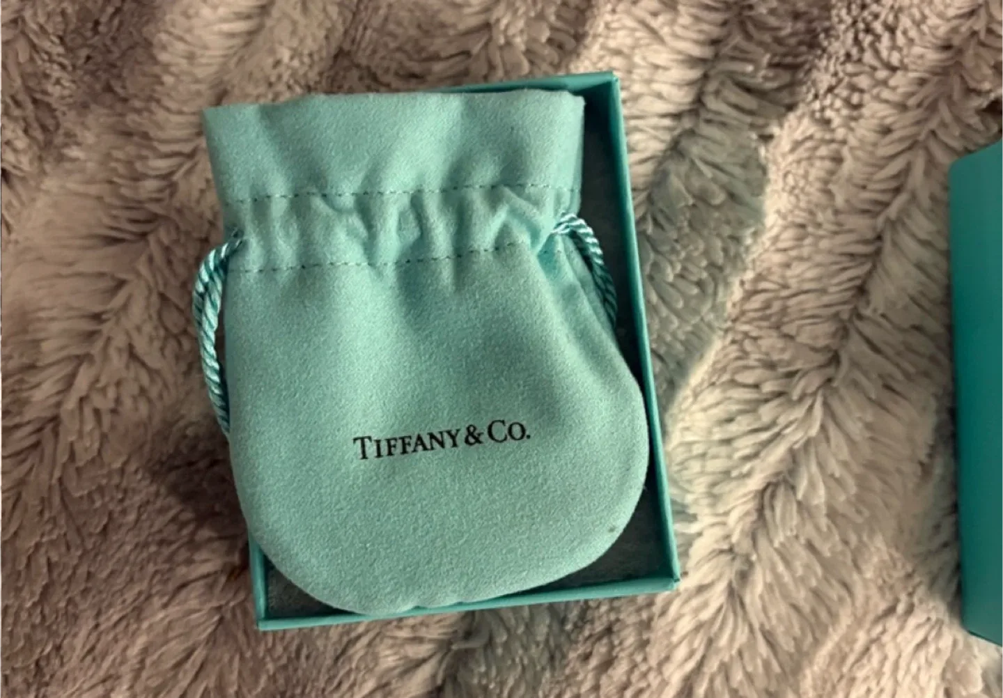 Tiffany & Co. Box and Pouch image indicator(2)