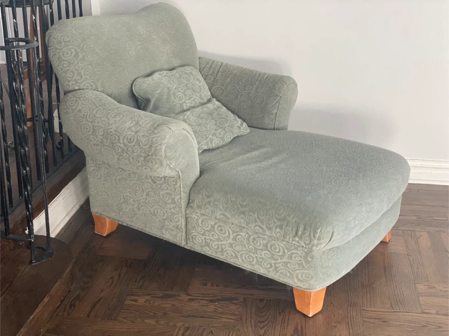 Green Patterned Chaise Lounge Chair