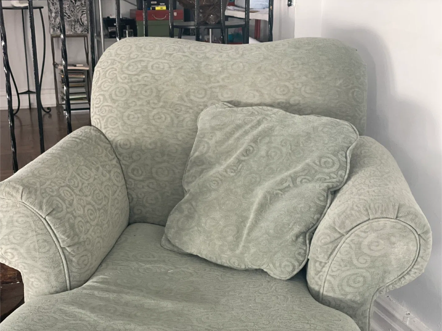 Green Patterned Chaise Lounge Chair image indicator(3)