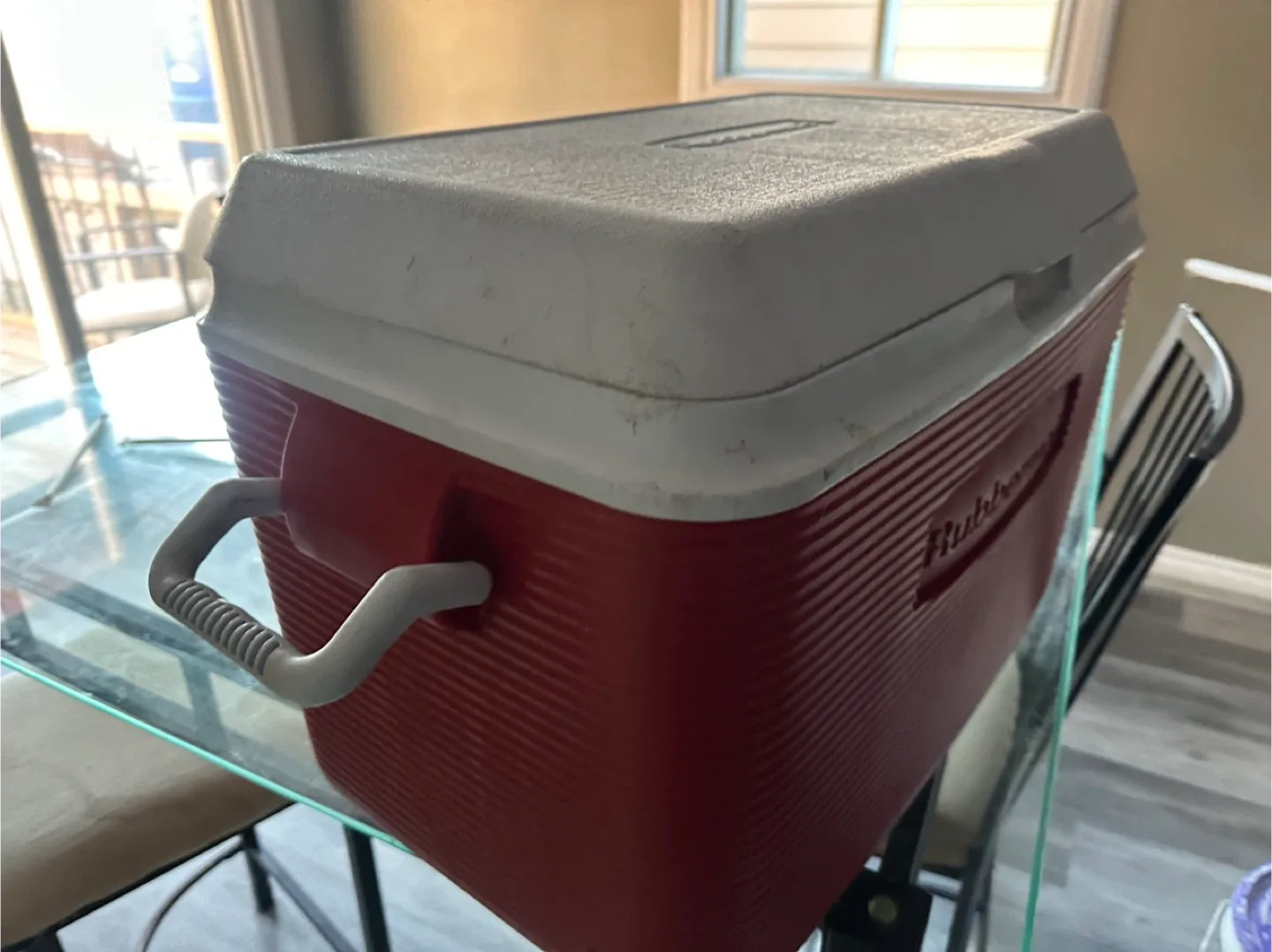 Rubbermaid Cooler - Red & White image indicator(2)