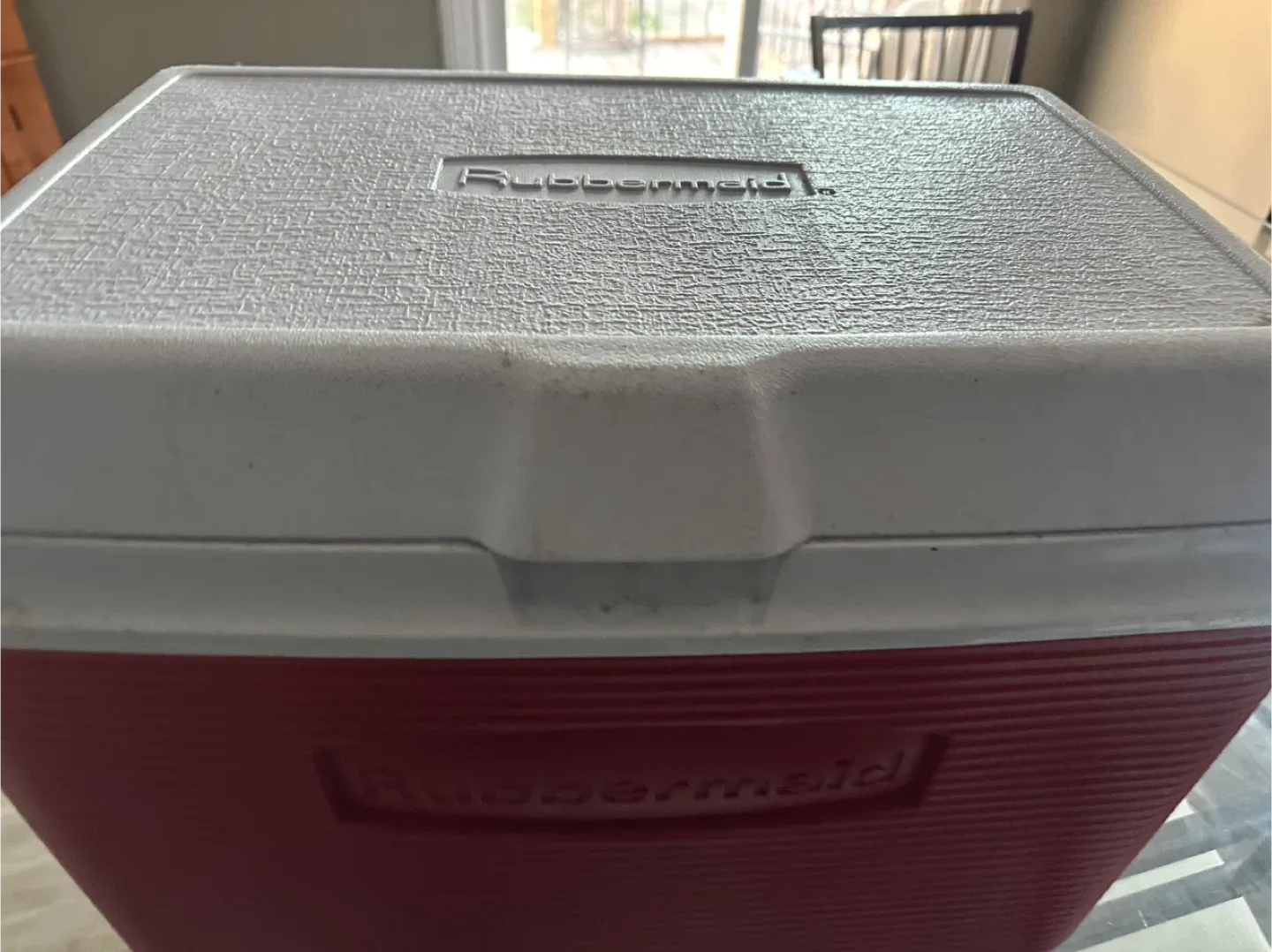 Rubbermaid Cooler - Red & White image indicator(6)