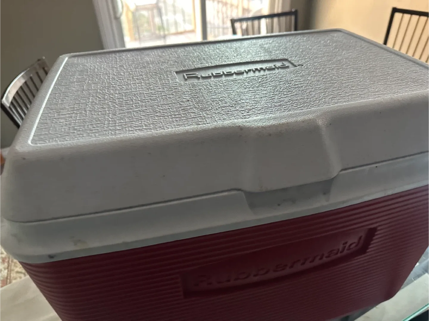 Rubbermaid Cooler - Red & White image indicator(3)