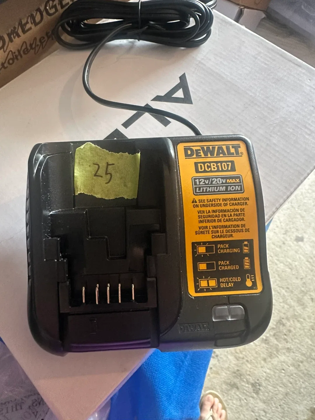 DeWalt DCB107 12V/20V Battery Charger