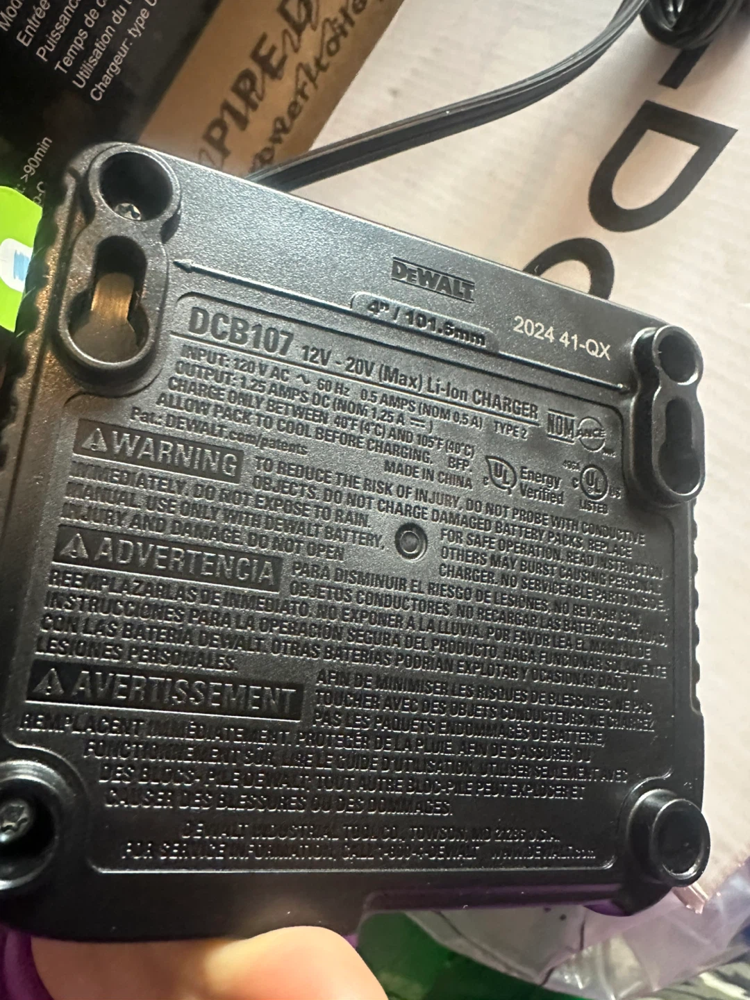 DeWalt DCB107 12V/20V Battery Charger - photo 3