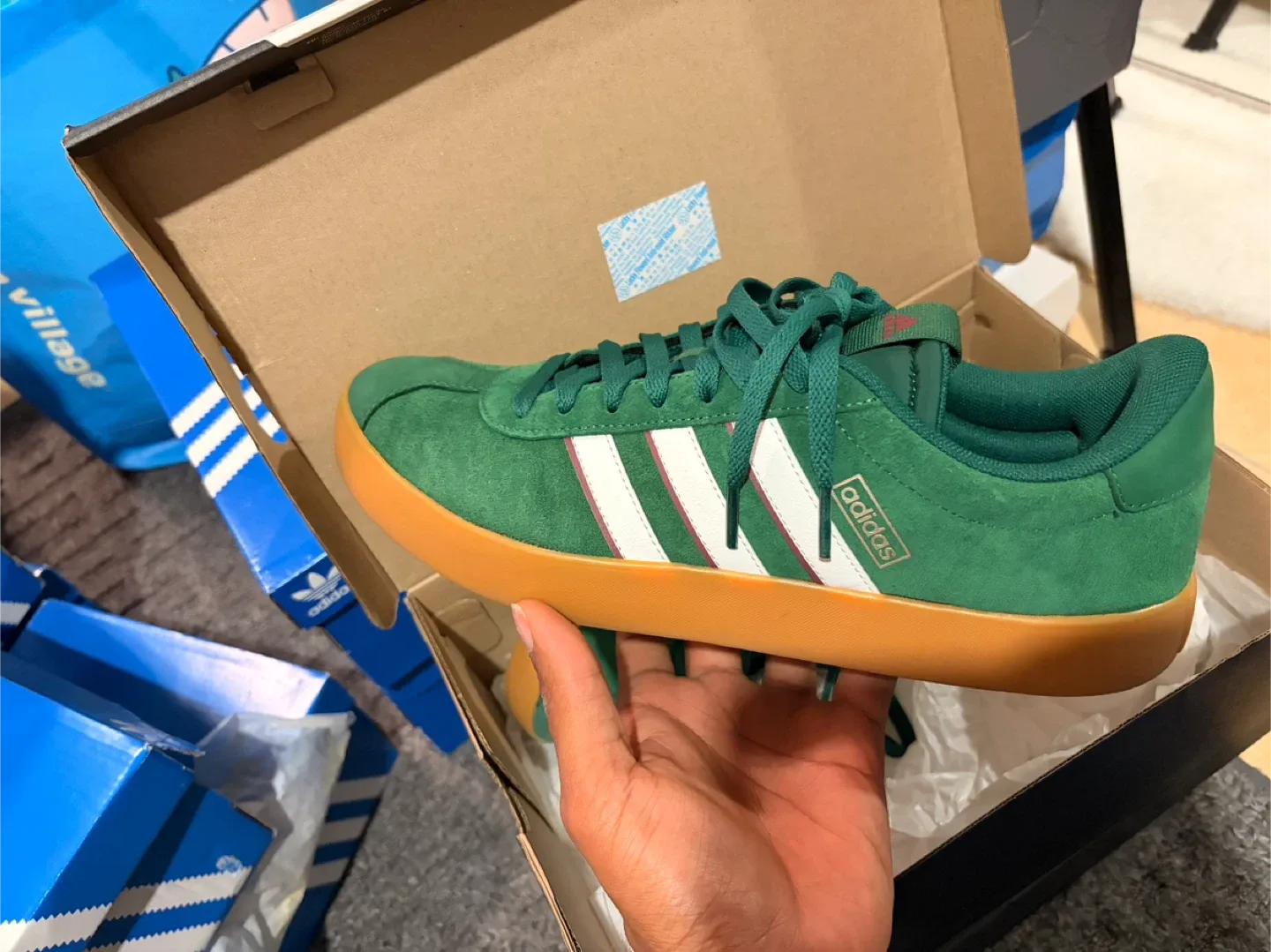 Shoes US 9 image indicator(5)