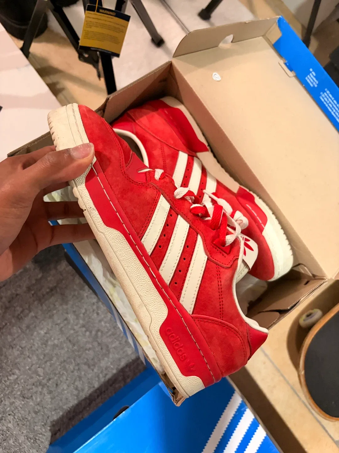 Shoes US 9 image indicator(2)