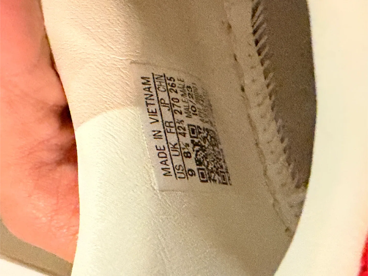 Shoes US 9 image indicator(3)