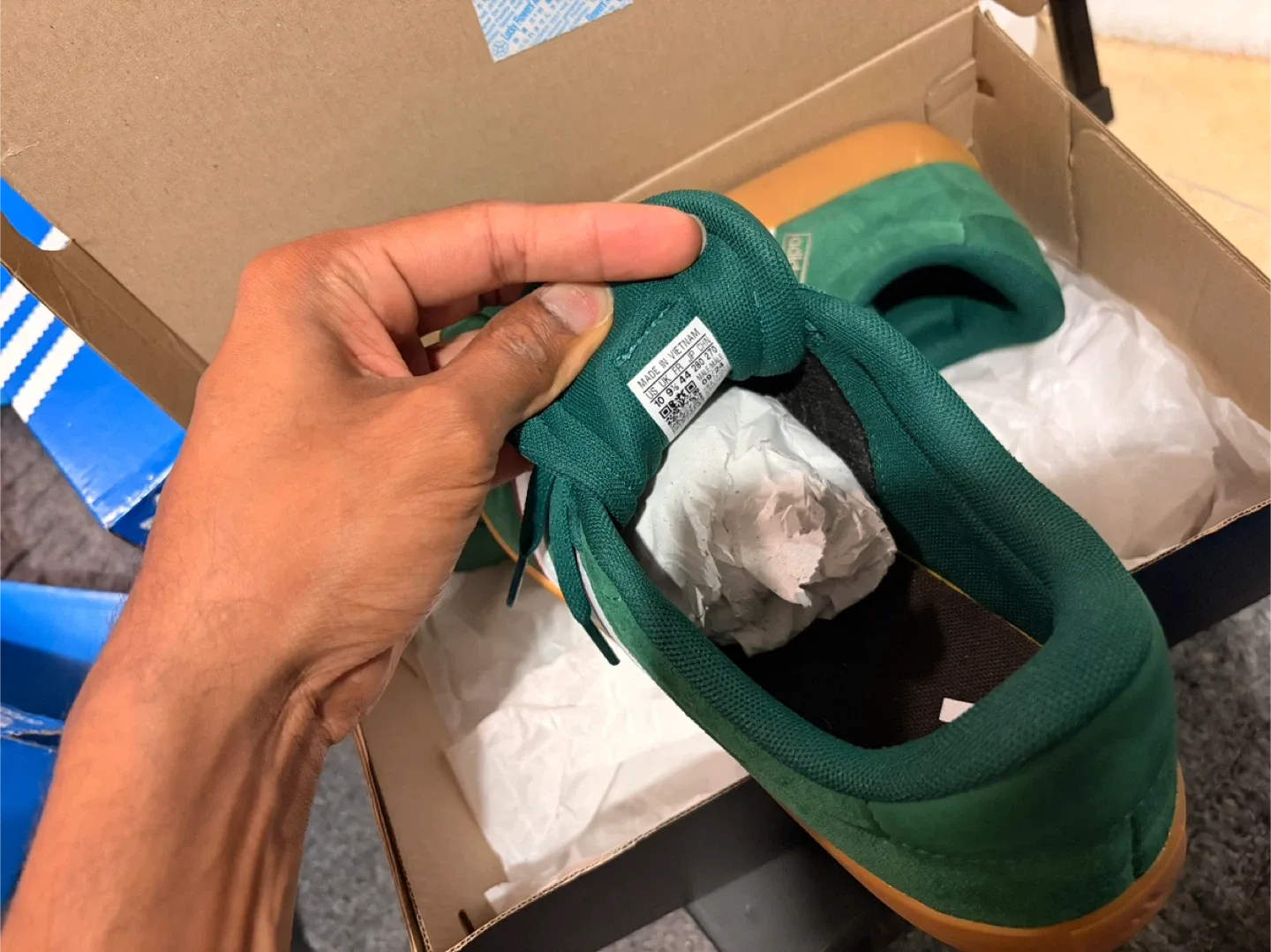 Shoes US 9 image indicator(6)