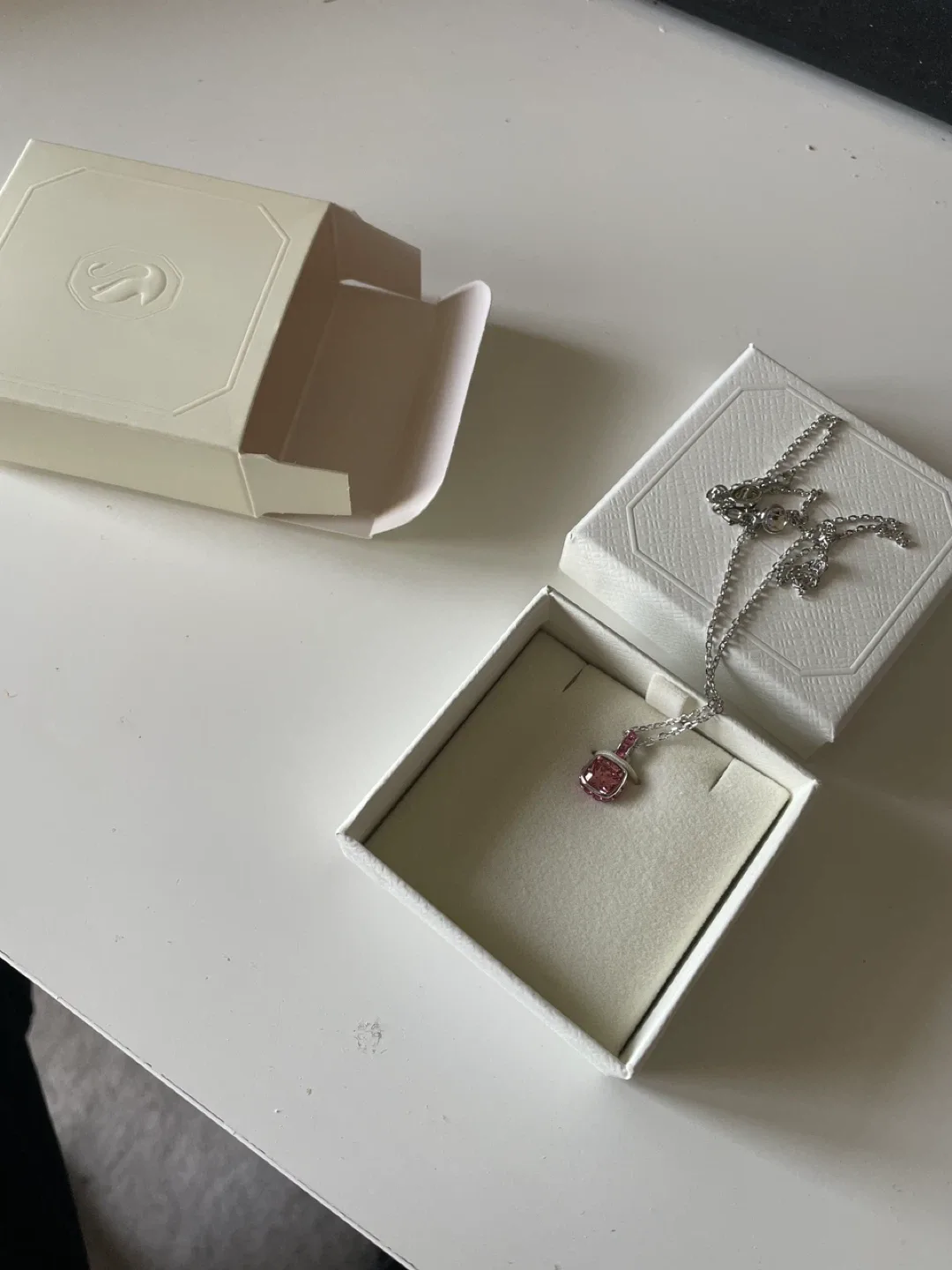 Brand new Swavorski Pendant Necklace Pink