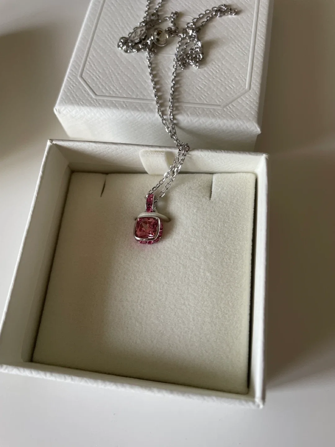 Brand new Swavorski Pendant Necklace Pink image indicator(2)
