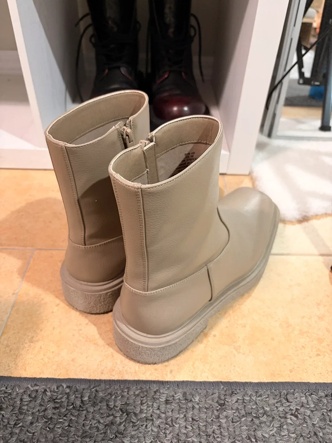 Men Ankle Boots - Size US 10 image indicator(2)