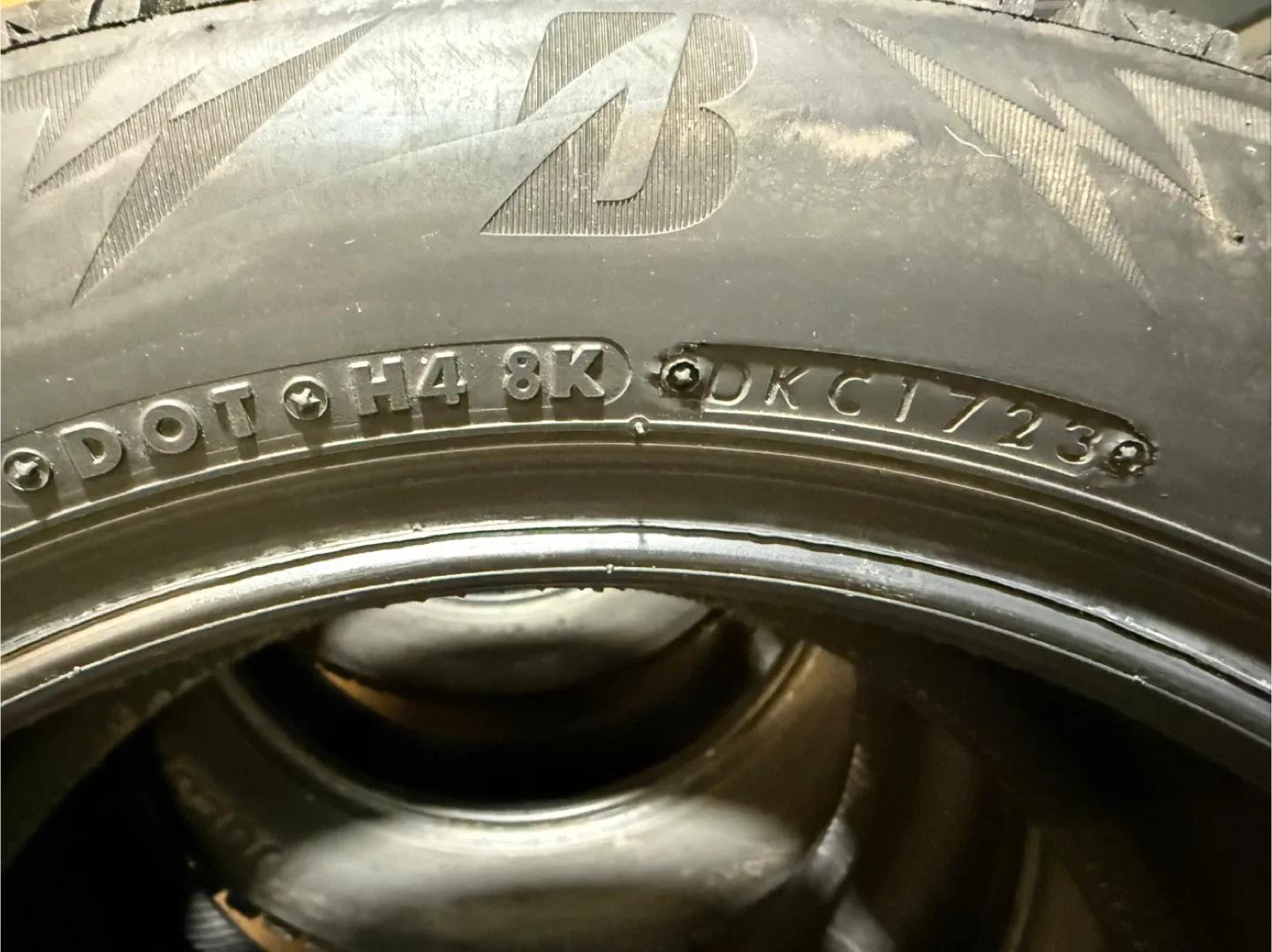 Bridgestone Blizzak WS90 205/55R16 Winter Tires image indicator(3)