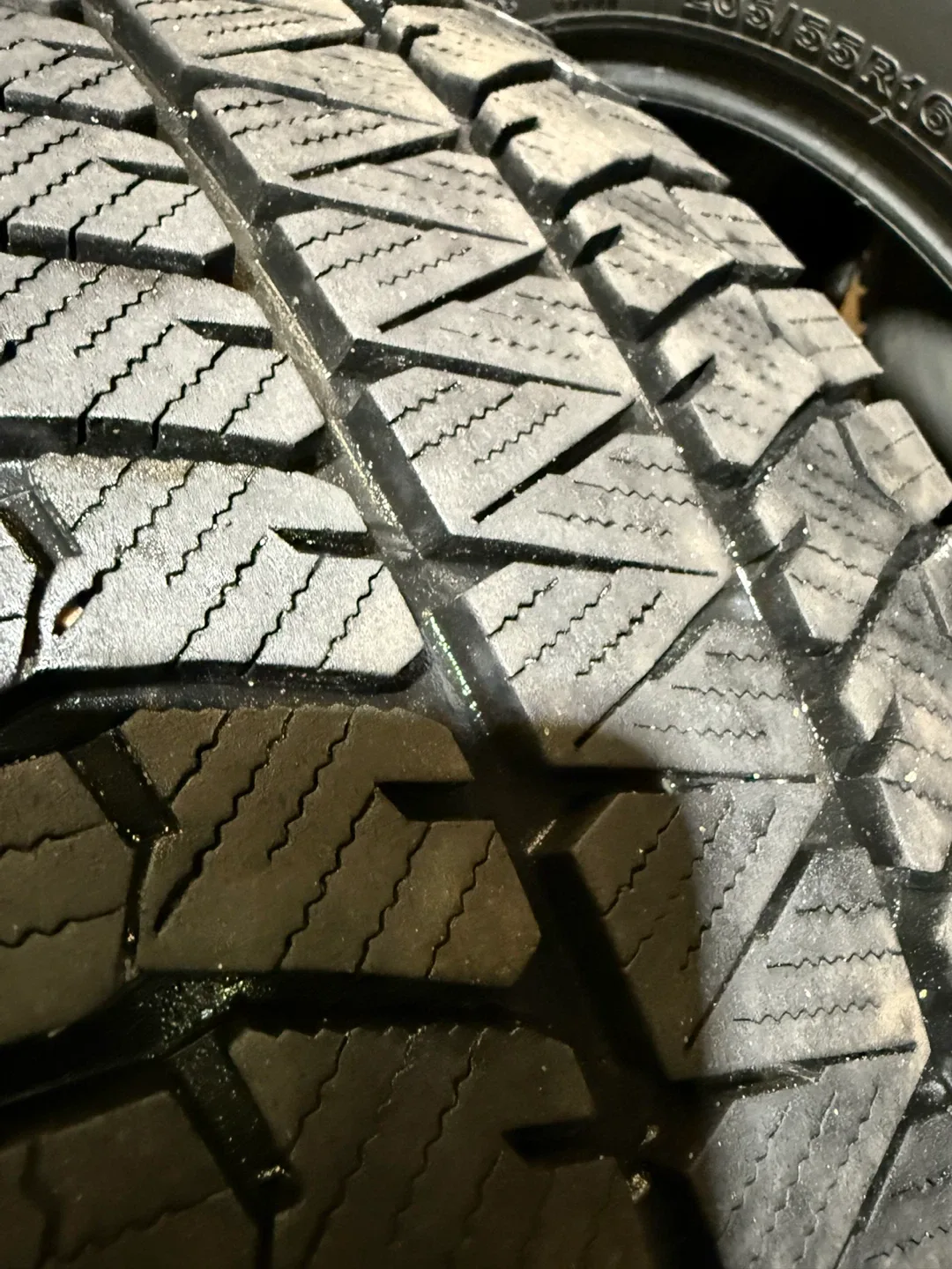 Bridgestone Blizzak WS90 205/55R16 Winter Tires image indicator(2)