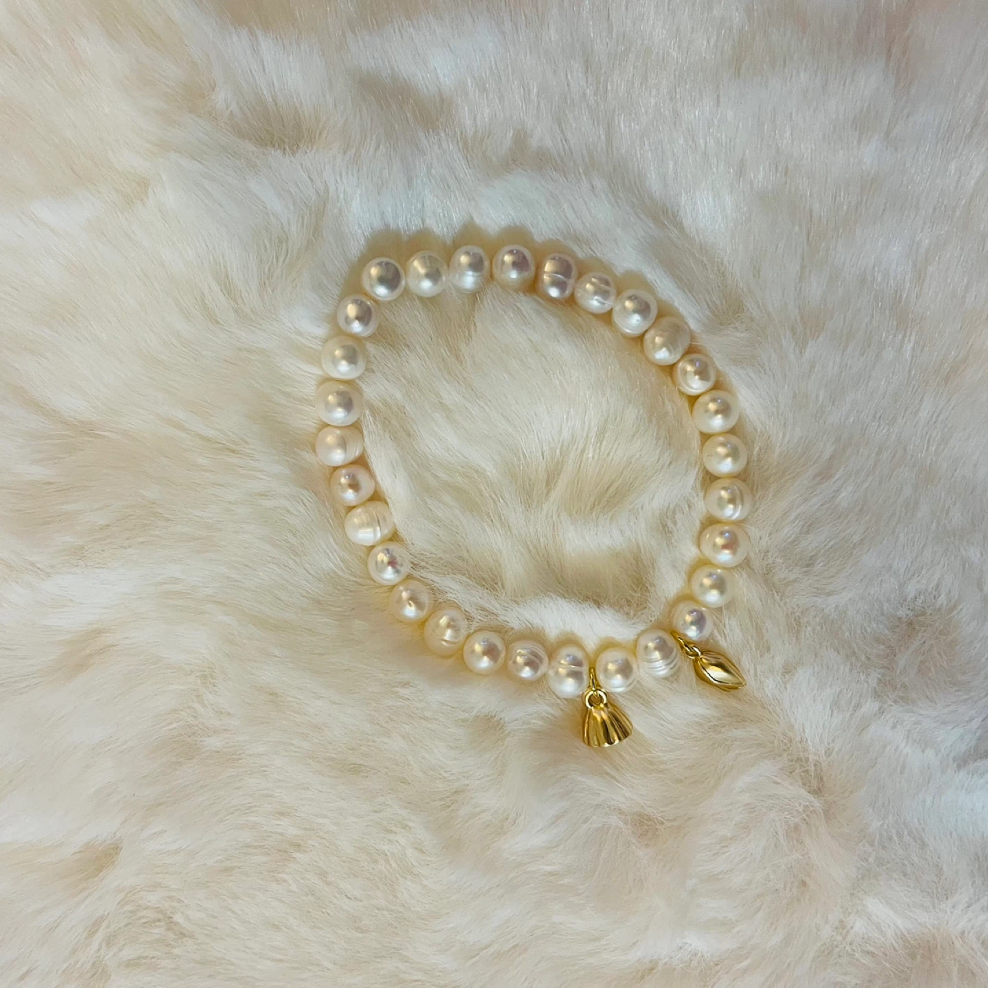 Pearl Bracelet with Gold Charm - photo 2