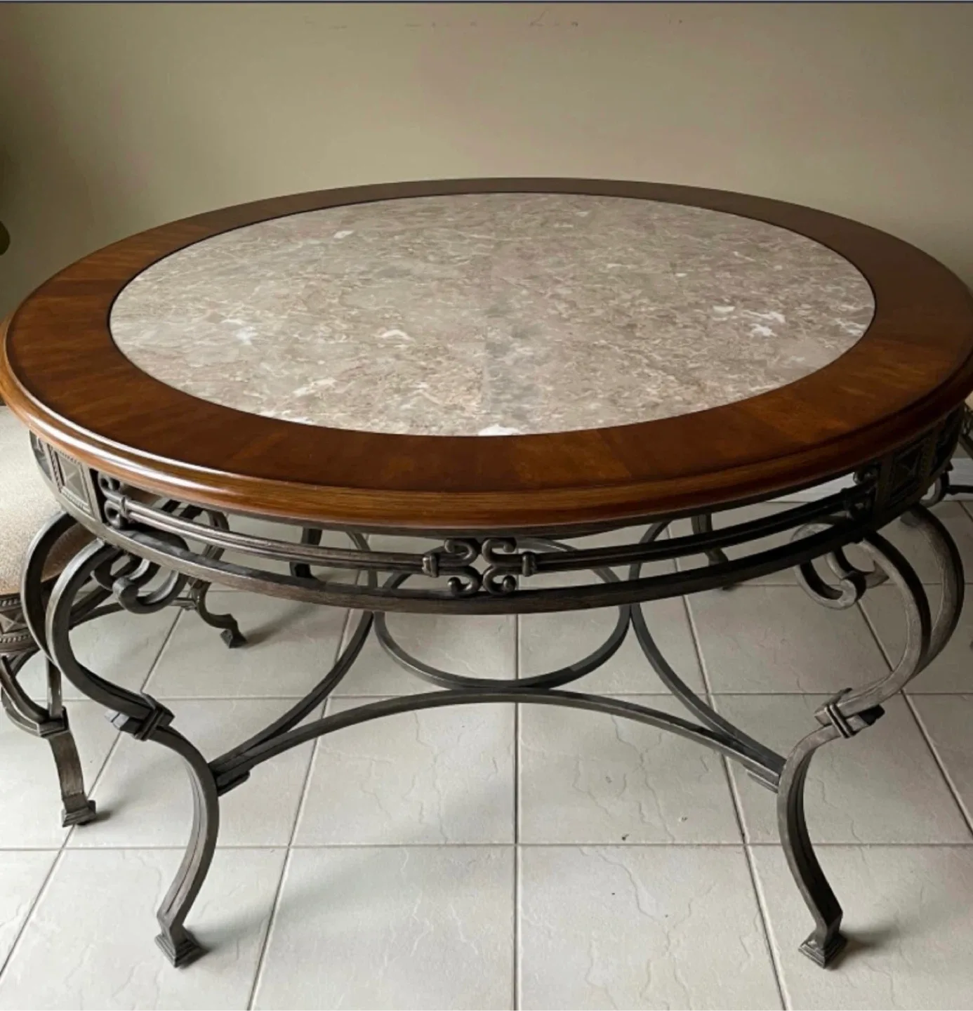 Dinning table rd. with 4 chairs