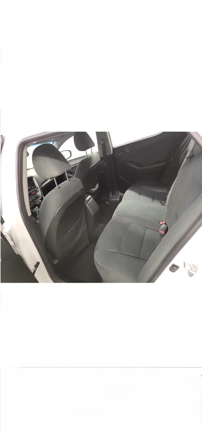 2015 Kia Optima - White Sedan image indicator(10)