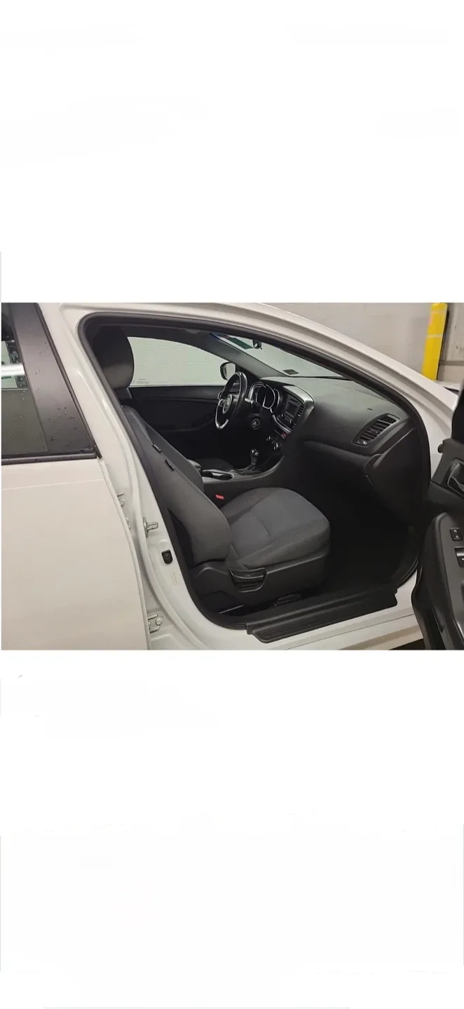 2015 Kia Optima - White Sedan image indicator(9)