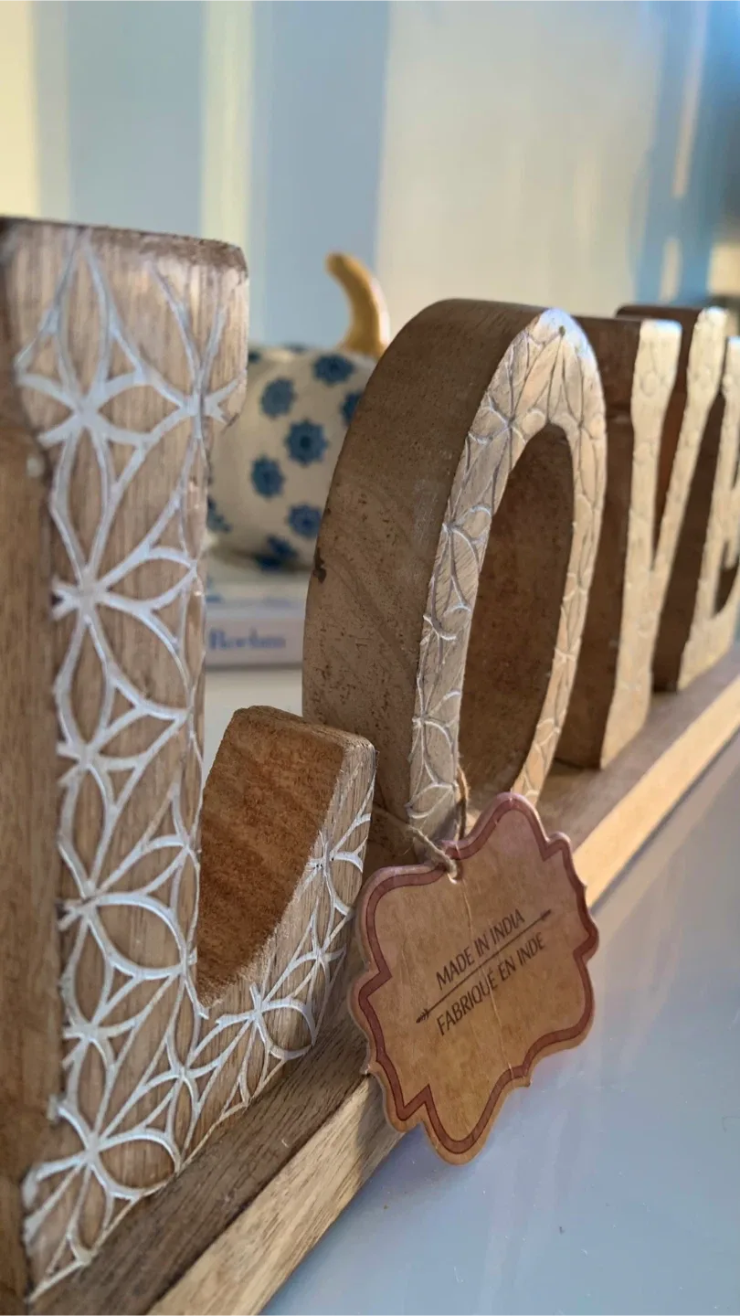 Wooden LOVE Sign - Home Decor image indicator(2)