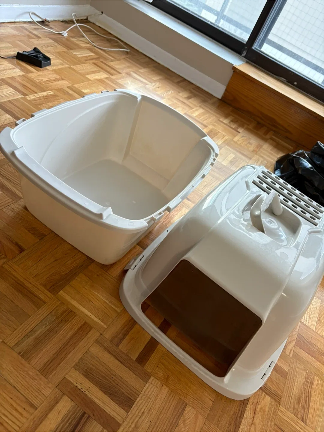 FREE Cat Litter Box & Carrier - MUST GO ASAP