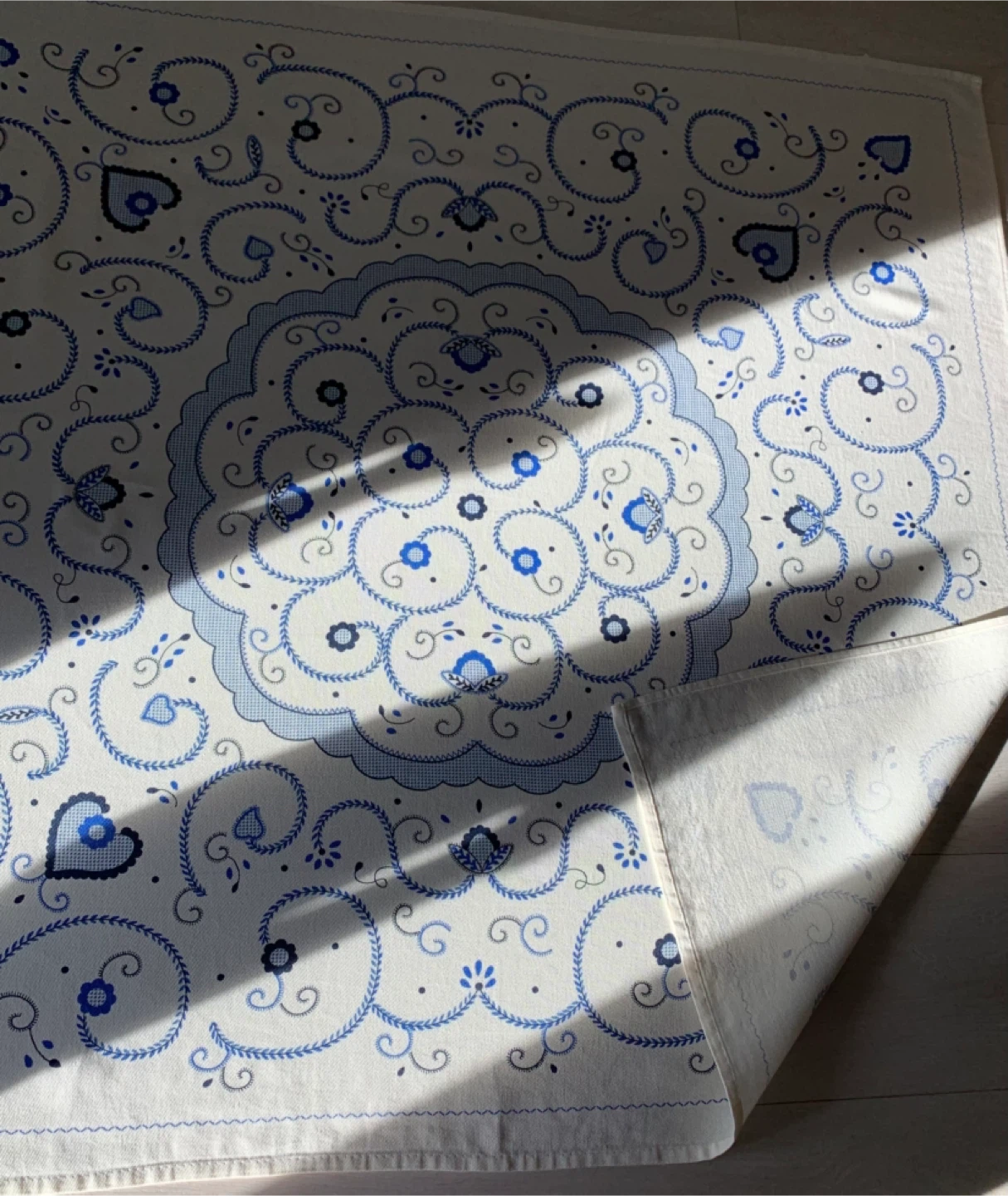 Viana Embroidery Table Cloth White & Blue Floral Design - photo 4