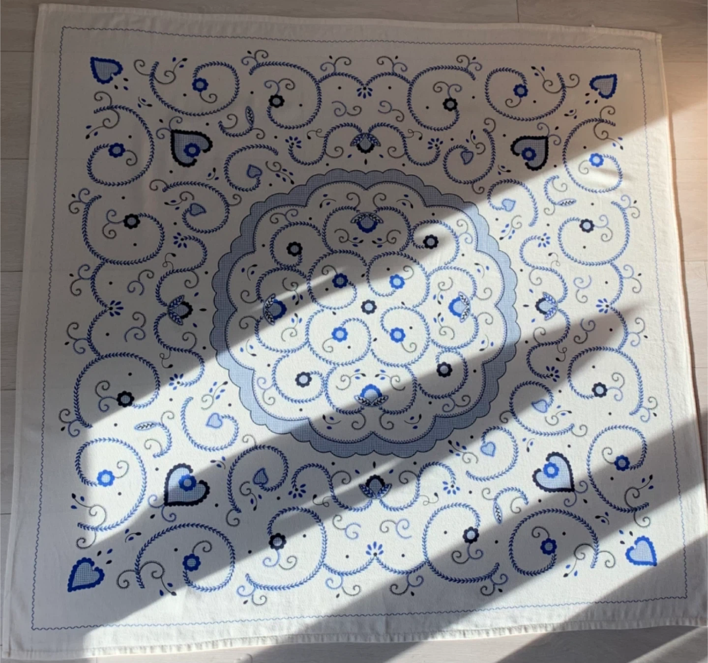 Viana Embroidery Table Cloth White & Blue Floral Design - photo 2