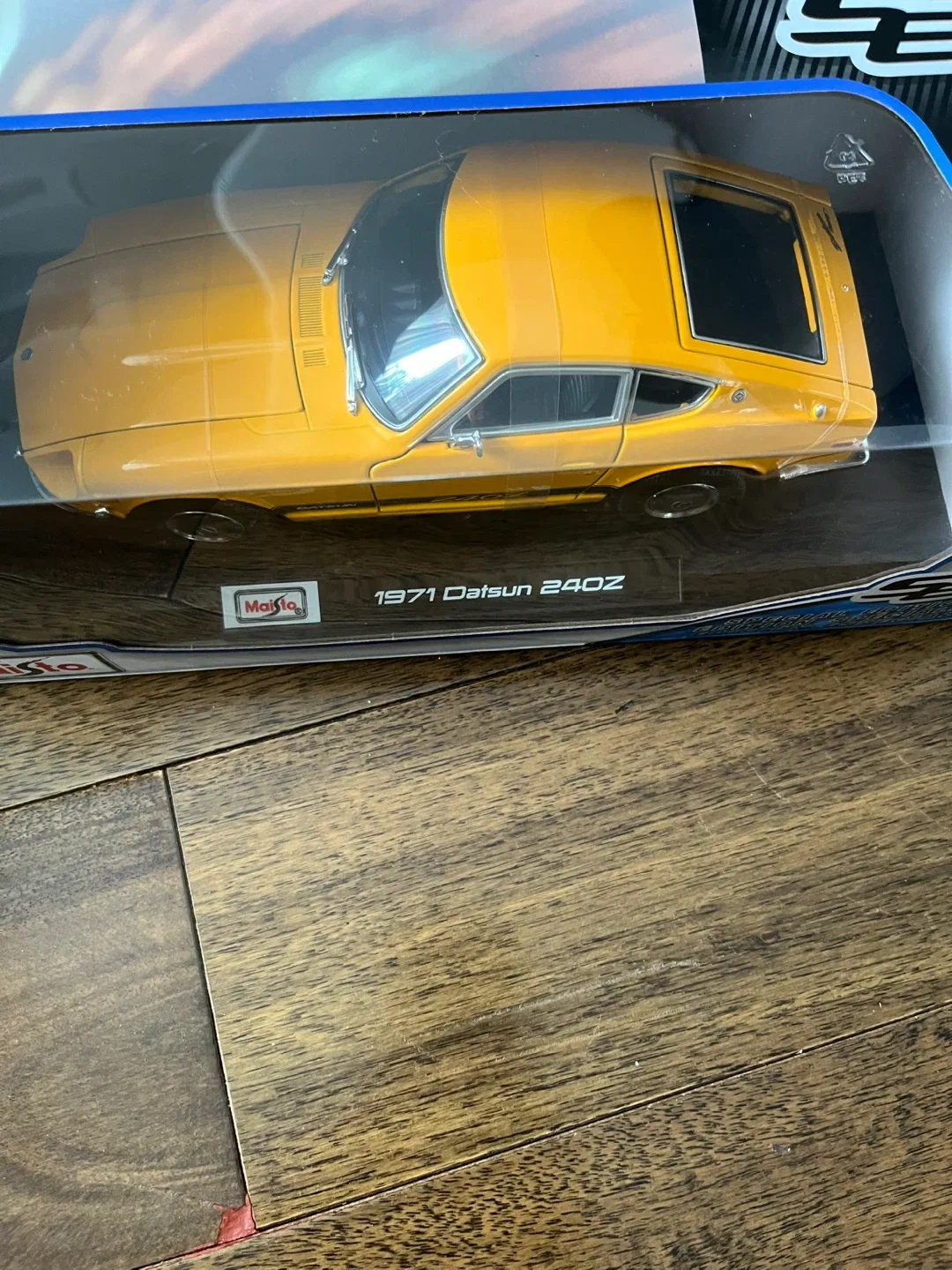 Maisto 1971 Datsun 240Z Special Edition Diecast Car image indicator(2)