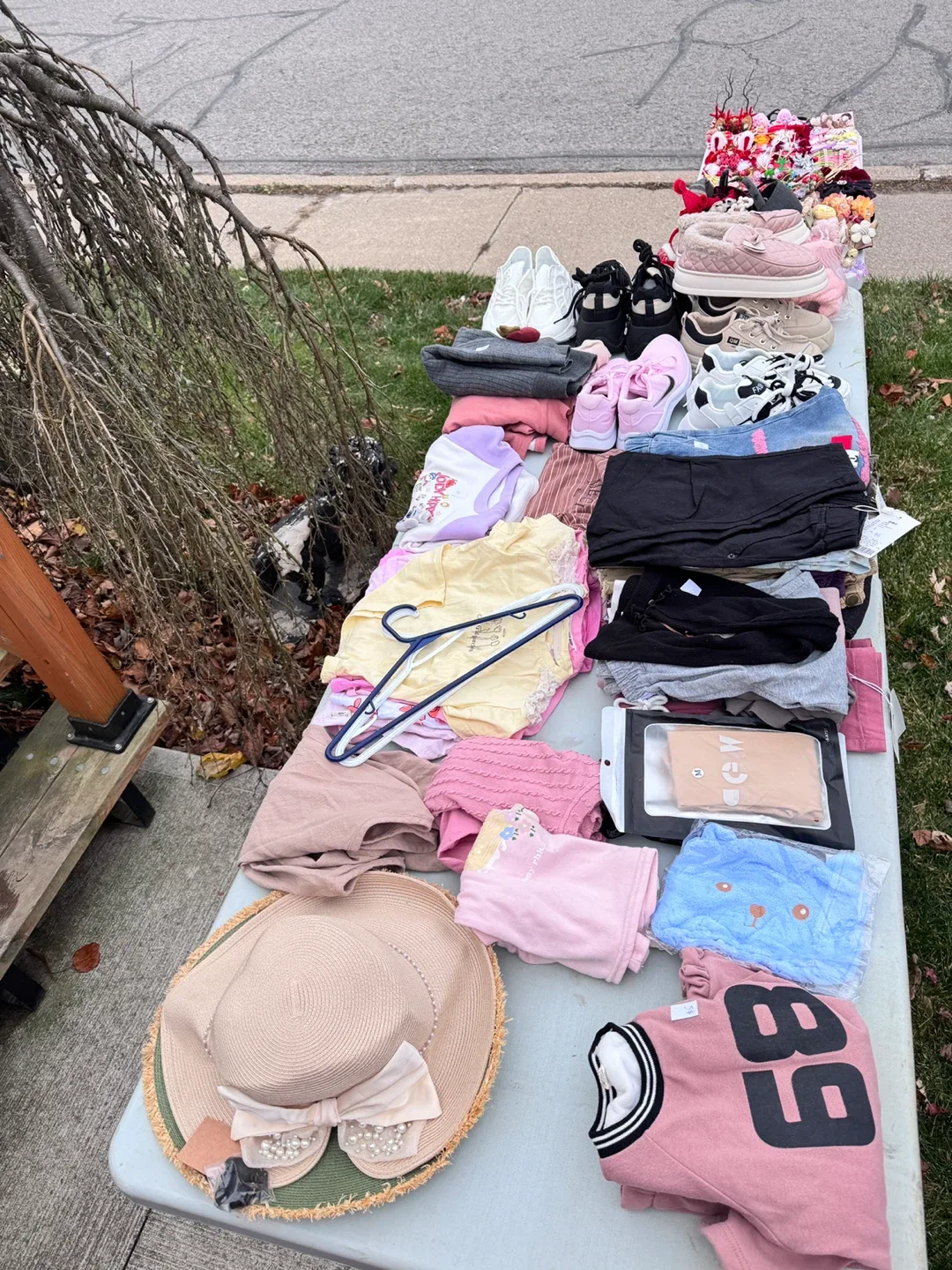 Yard sale Nov 29th image indicator(3)