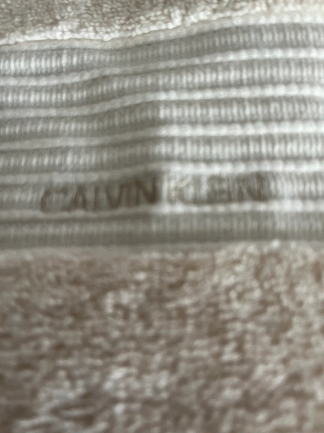 Brand new Calvin Klein Bath Towel - 30 x 58 in image indicator(3)