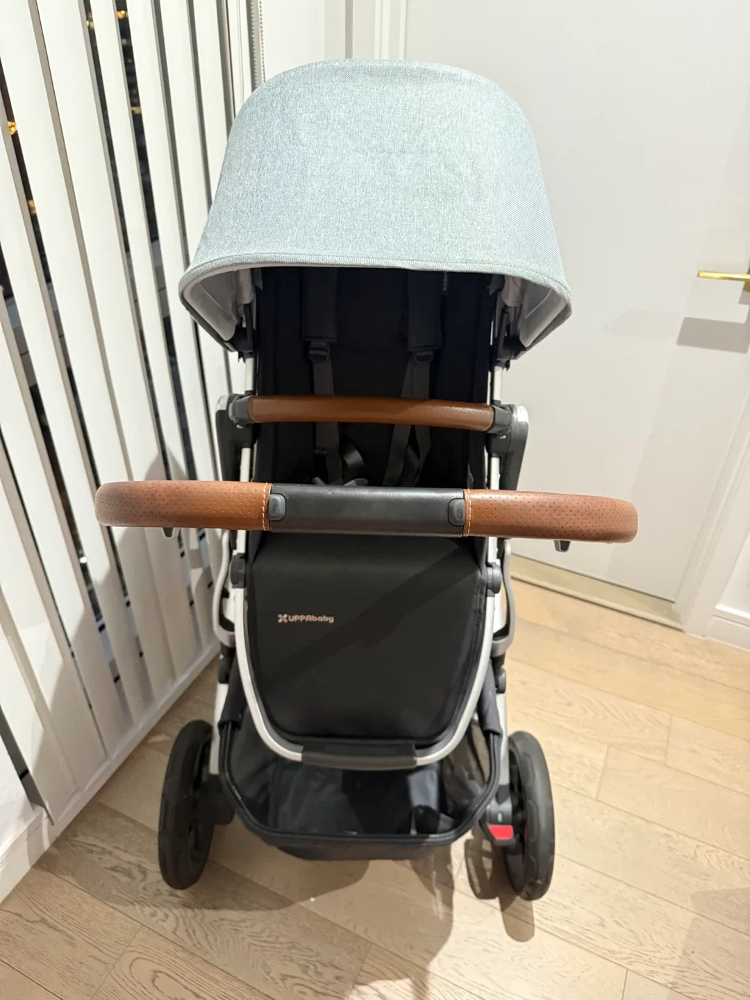 UPPAbaby VISTA V2 Double Stroller with Bassinet & Bag image indicator(2)