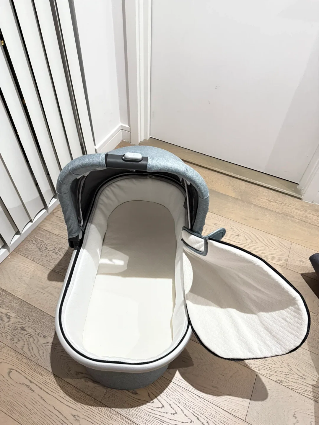 UPPAbaby VISTA V2 Double Stroller with Bassinet & Bag image indicator(6)