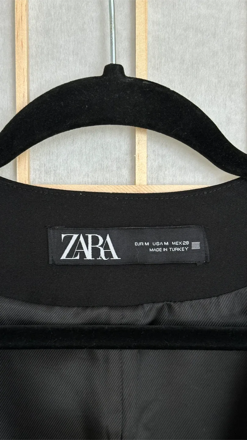 Zara Black Sleeveless Blazer Vest - Size M image indicator(4)