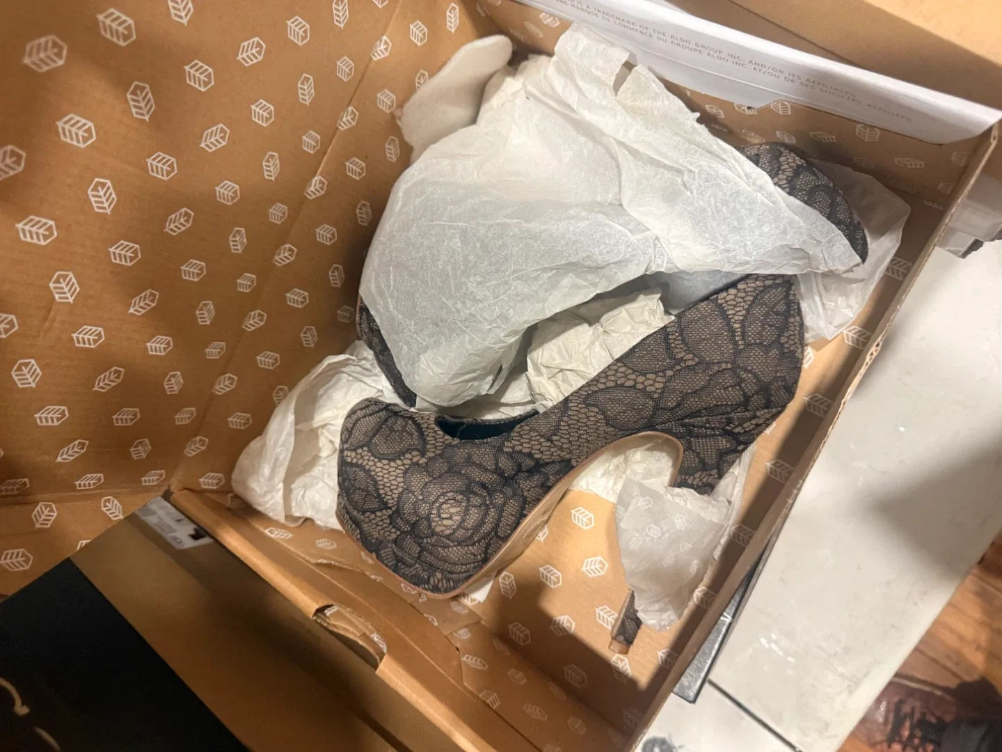 Liquidation of women shoes, everything must go