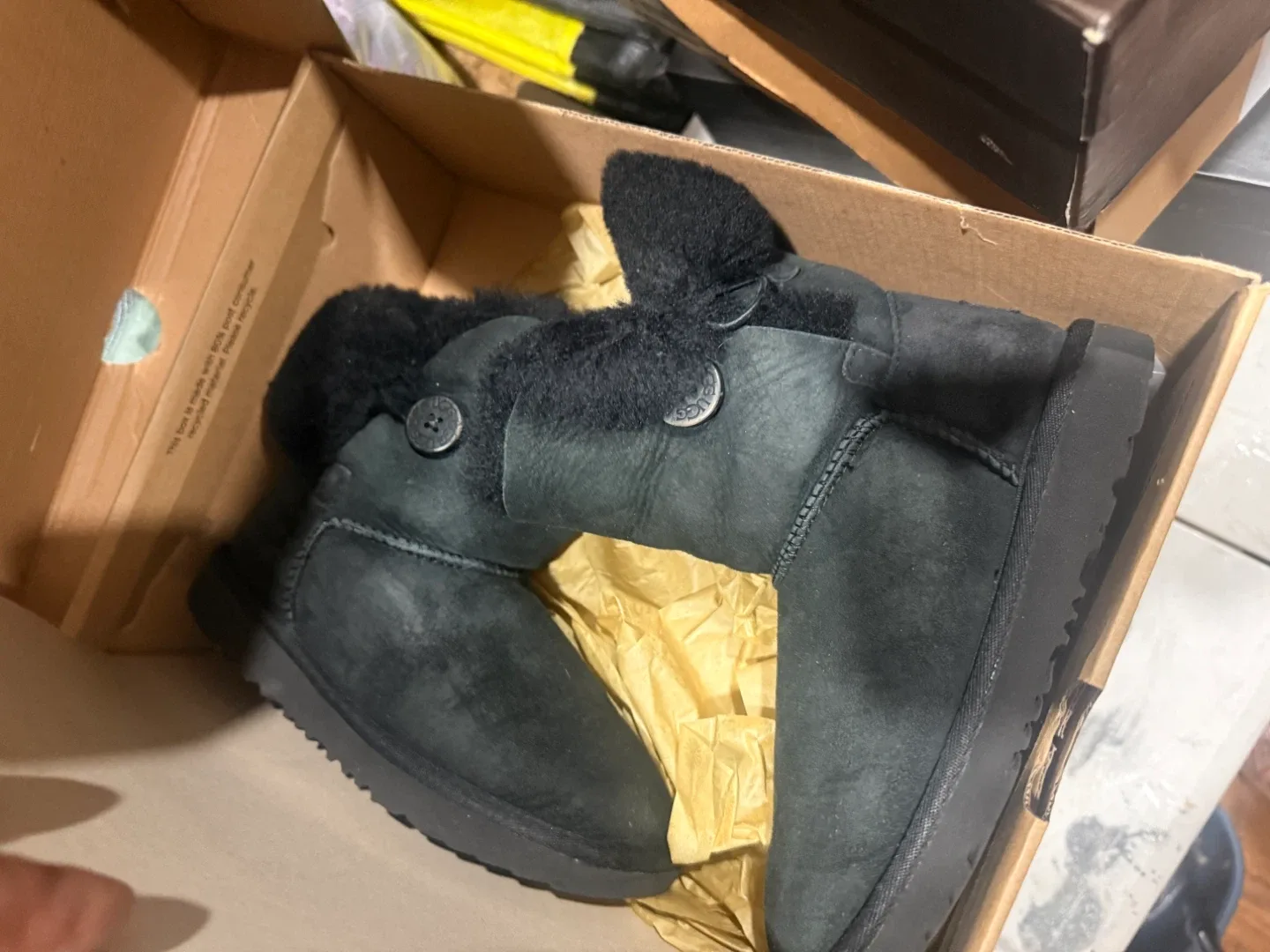 Liquidation of women shoes, everything must go image indicator(2)