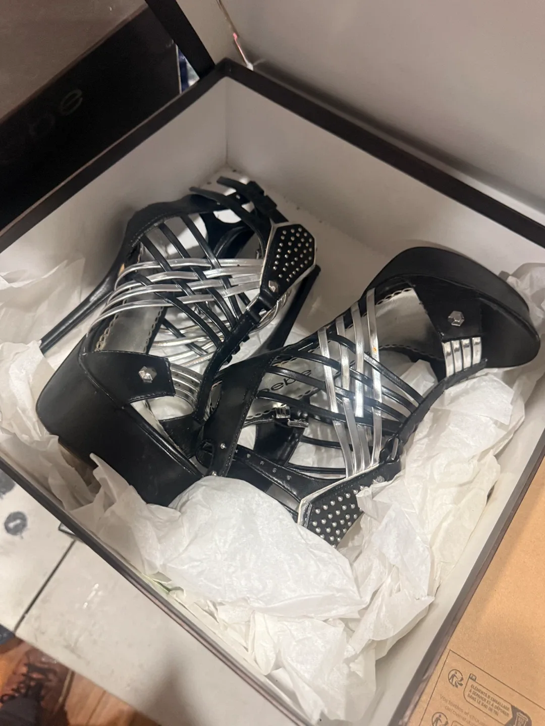 Liquidation of women shoes, everything must go image indicator(4)