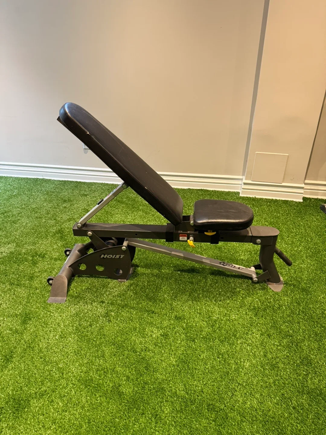 Hoist Adjustable Weight Bench image indicator(2)