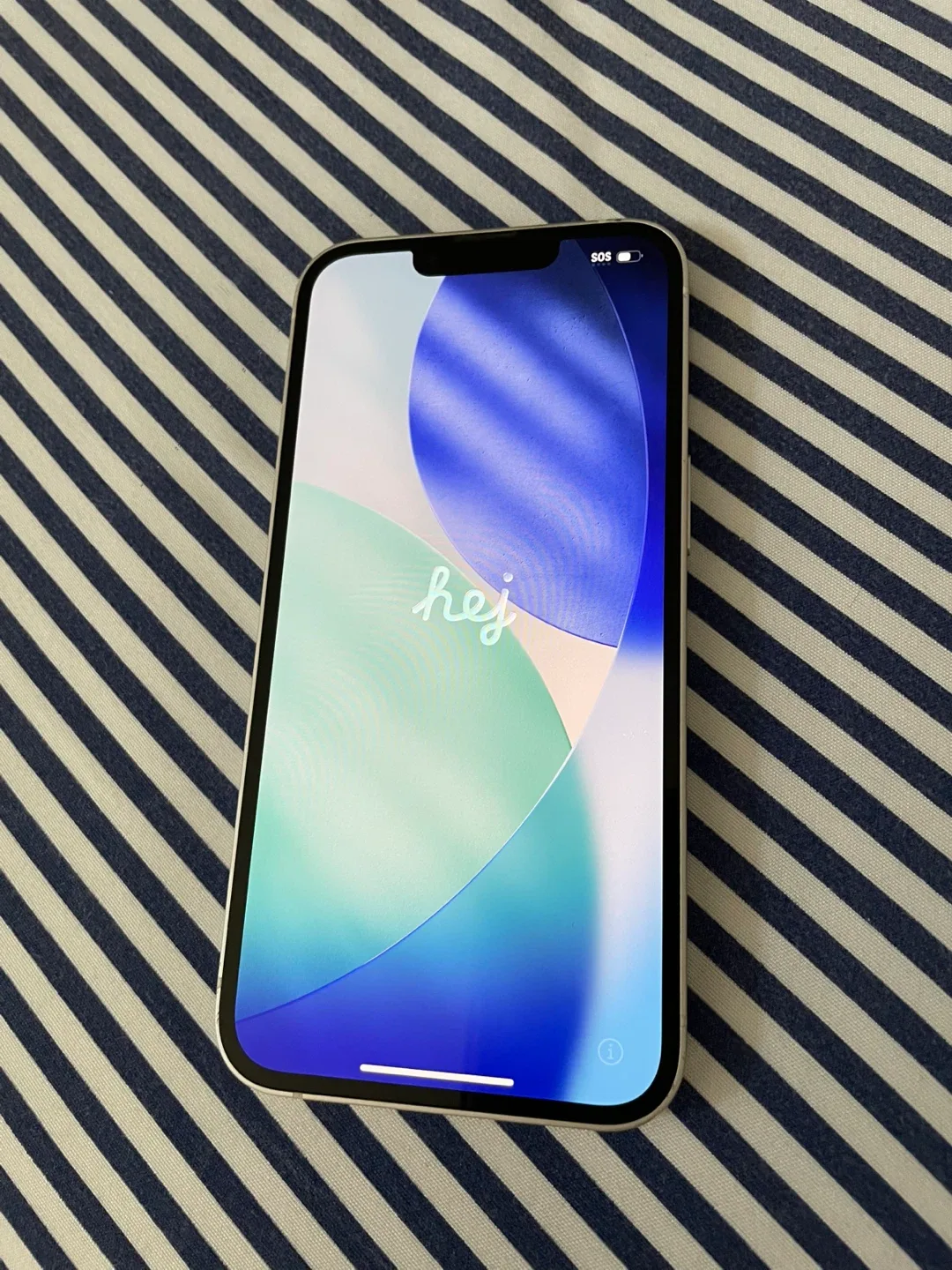 Apple iPhone 13 - White