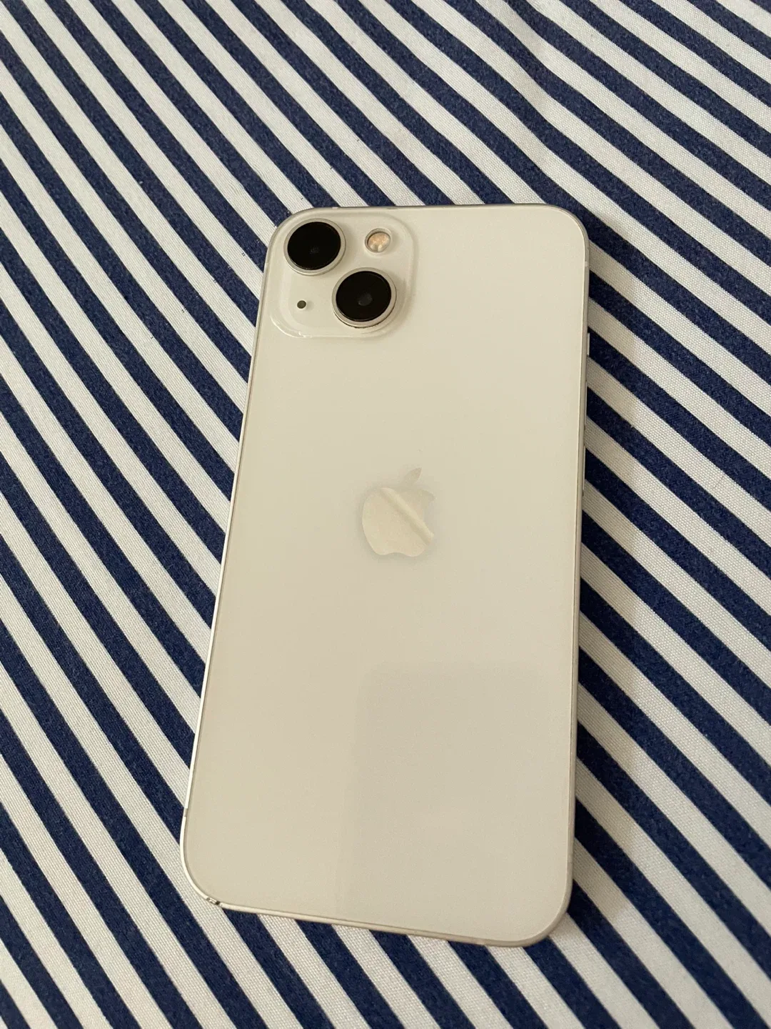 Apple iPhone 13 - White image indicator(2)