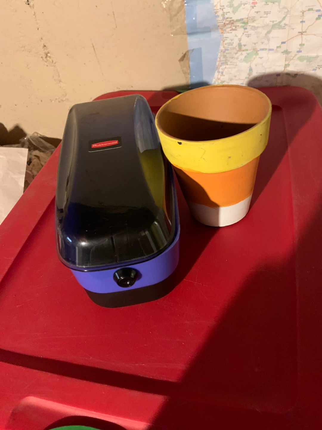 Rubbermaid Easy Find Lid Office items Storage Container