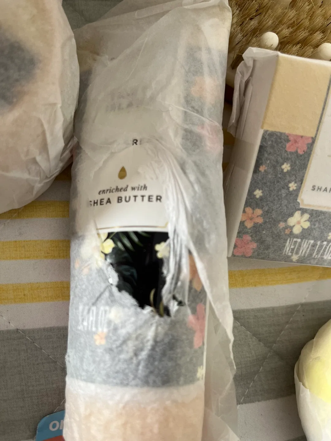 Spa Luxetique Tote Bag & Bath Set image indicator(3)