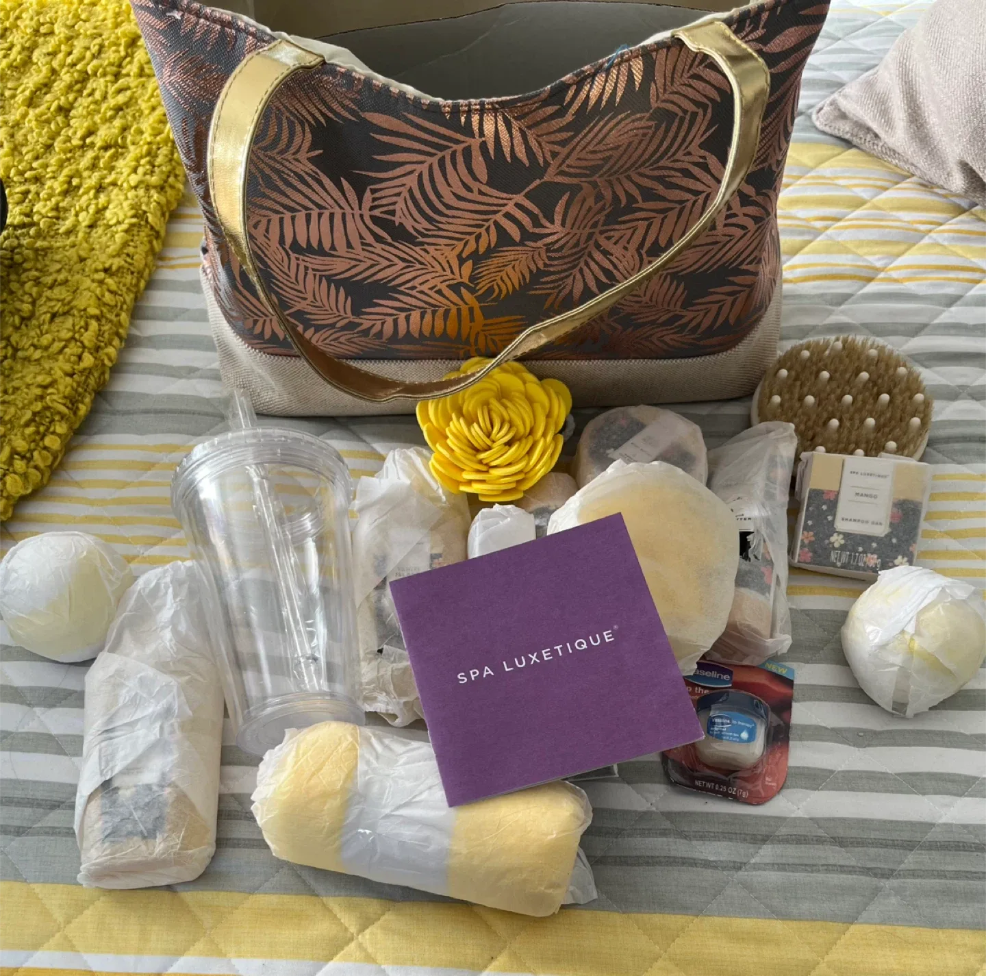 Spa Luxetique Tote Bag & Bath Set image indicator(2)