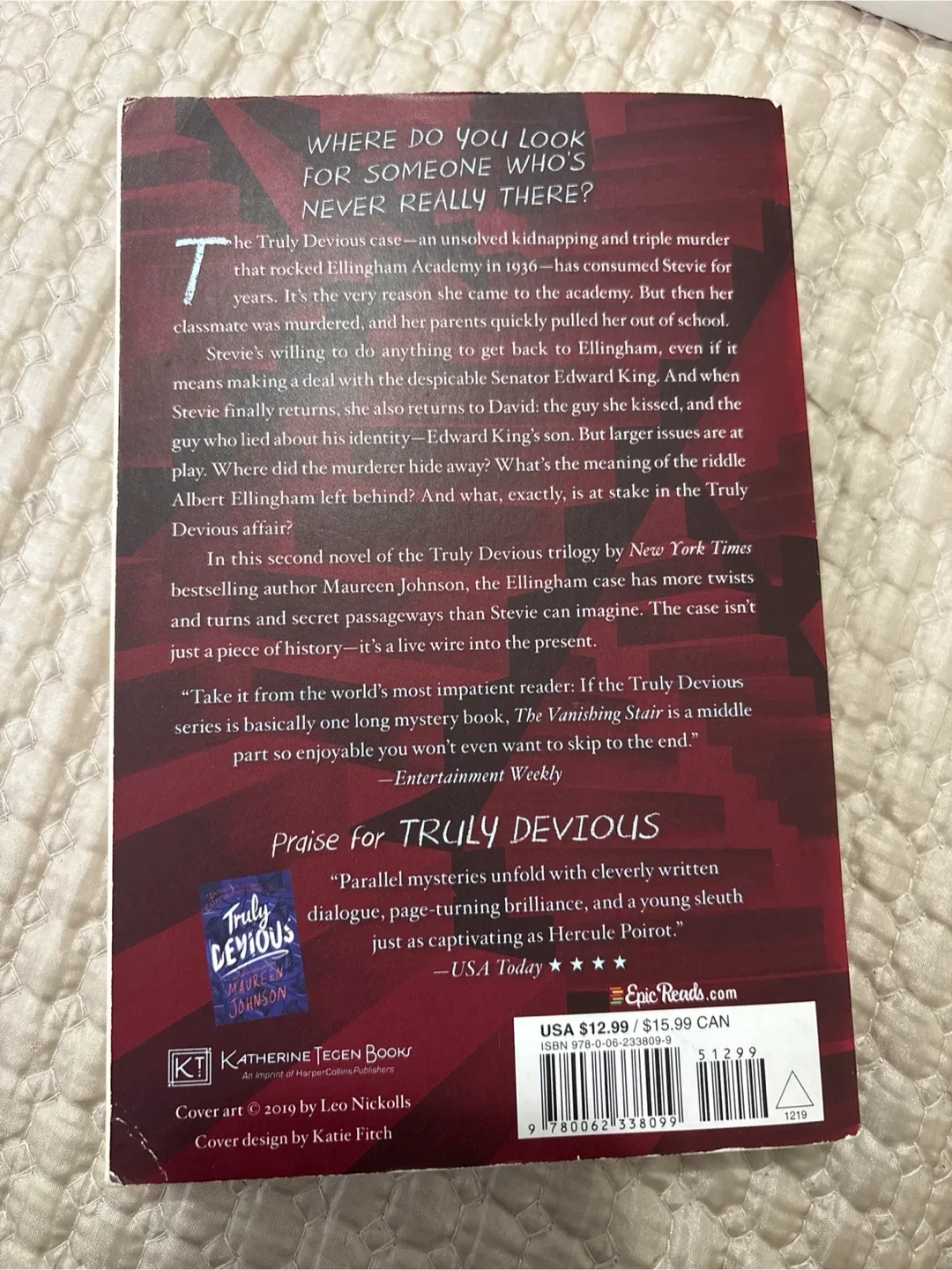 The Vanishing Stair by Maureen Johnson image indicator(2)