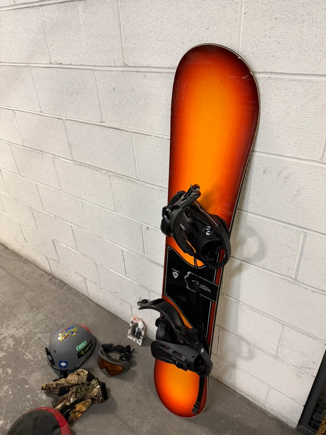 Burton Clash 154 Snowboard with Bindings image indicator(2)