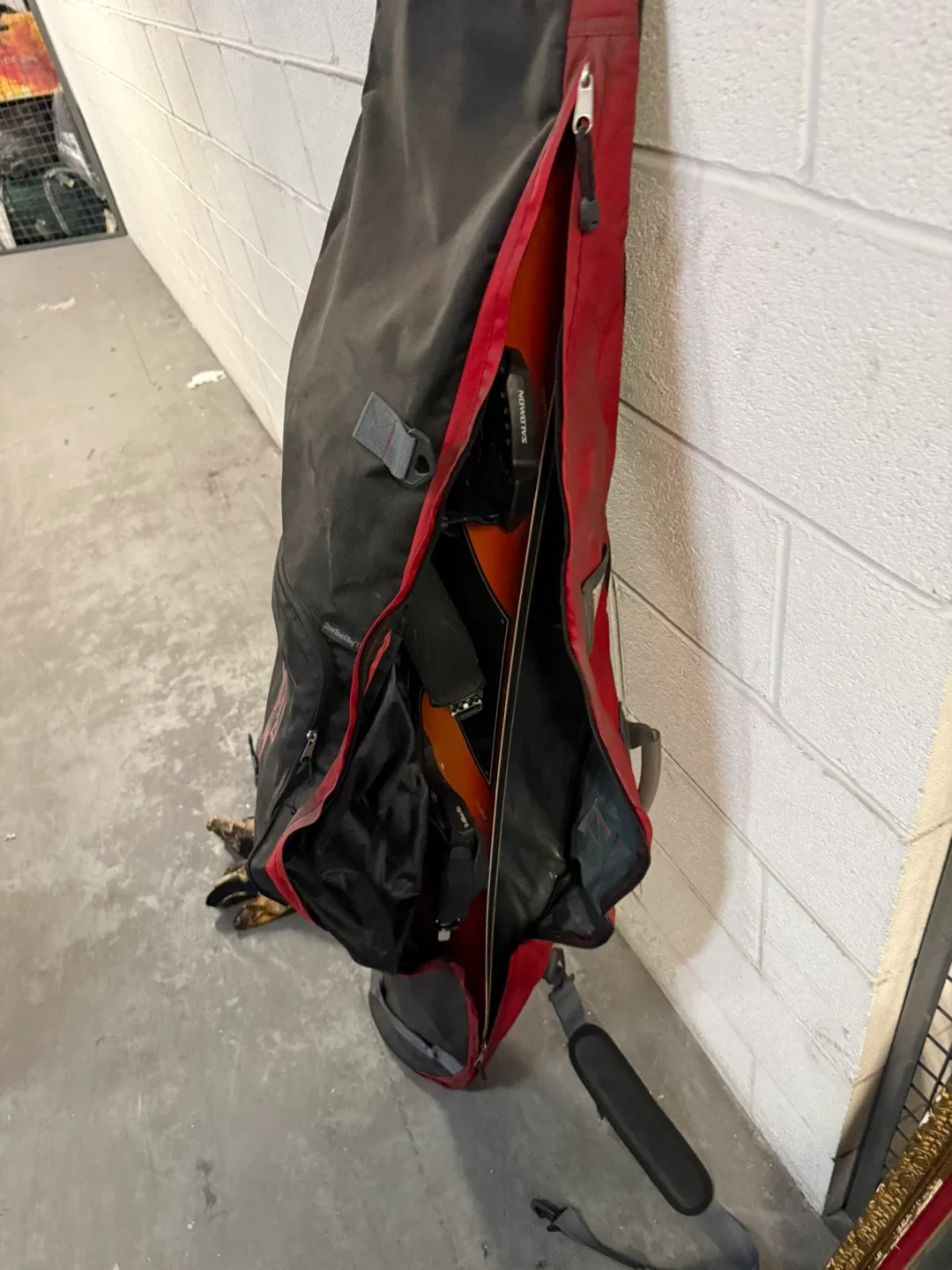 Burton Clash 154 Snowboard with Bindings image indicator(3)