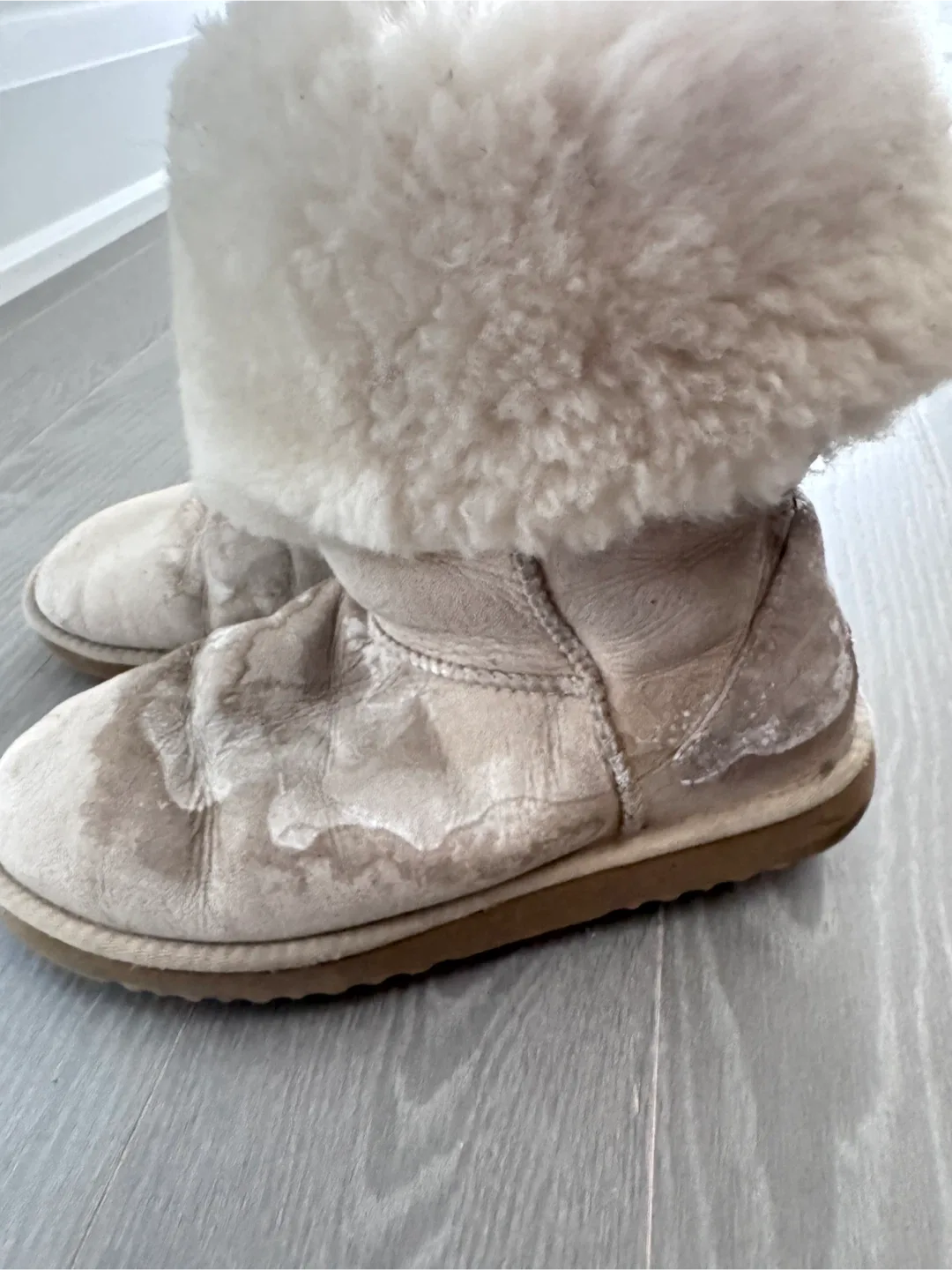 UGG Classic Tall Boots, Size 8 image indicator(6)