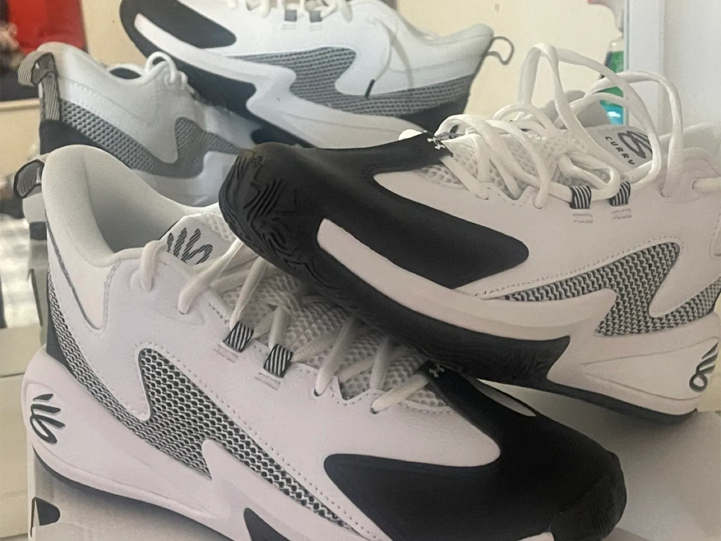 Under Armour Curry Low Flow Basketball Shoes image indicator(2)