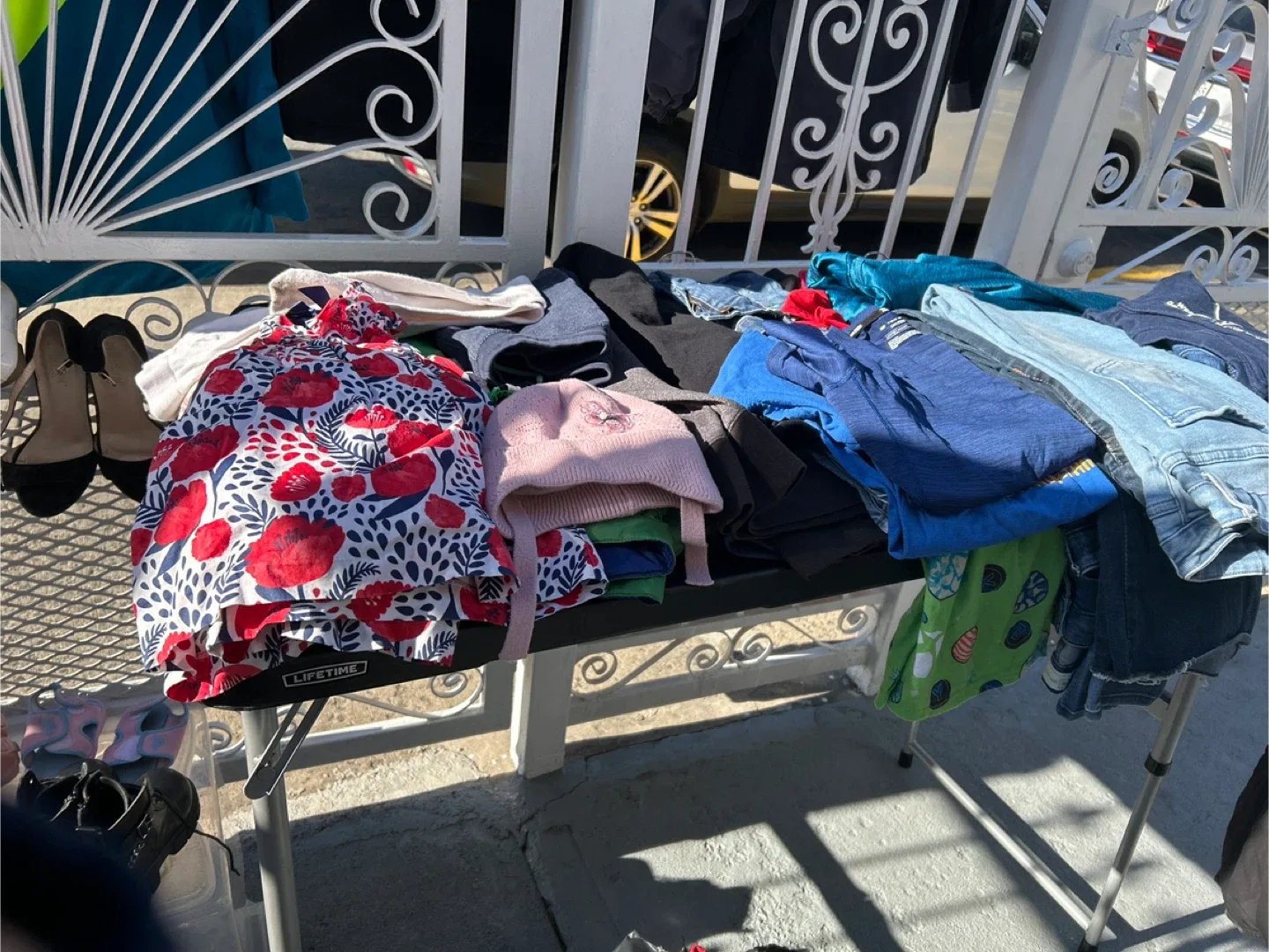 Garage sale $1 image indicator(3)