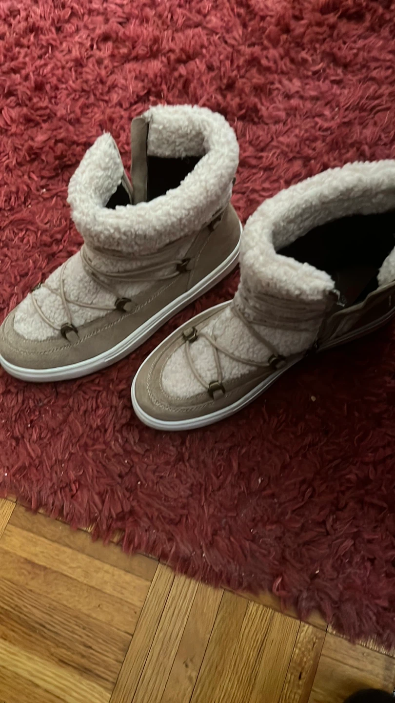 Fuzzy Lined Winter Boots