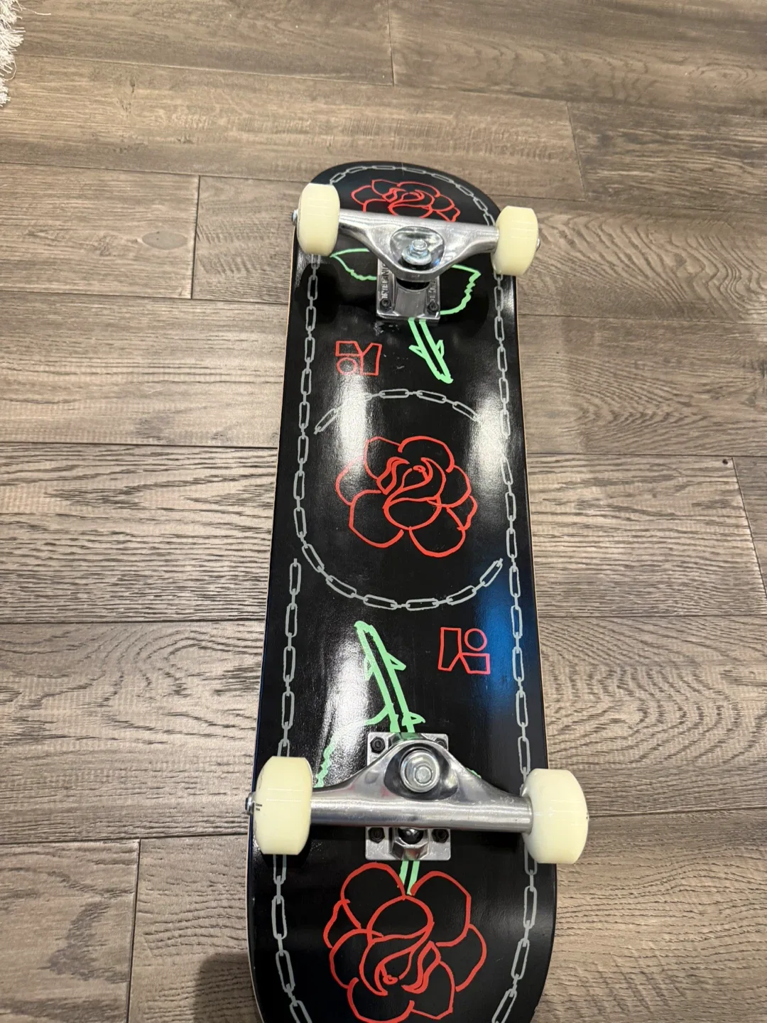 Skateboard with Rose Design image indicator(2)