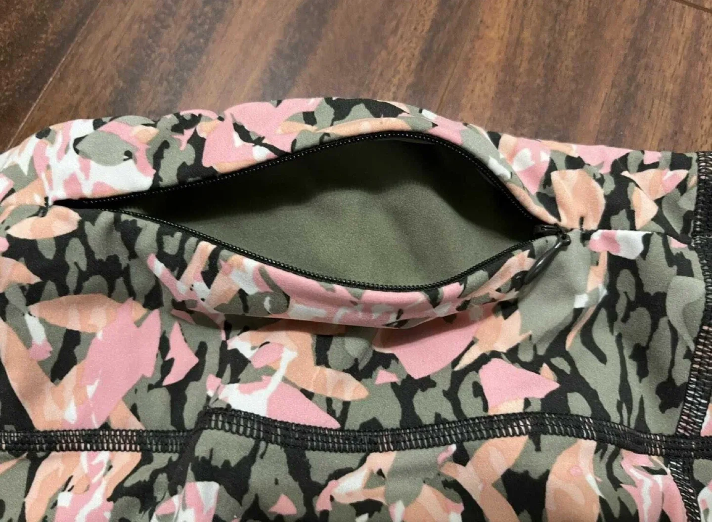 Sweaty Betty women’s medium power 7/8 leggings, tropical camo image indicator(3)