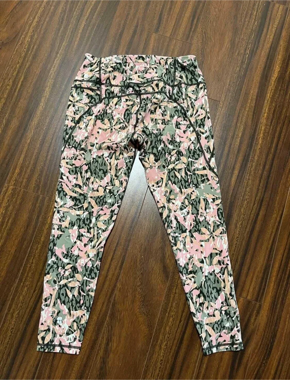 Sweaty Betty women’s medium power 7/8 leggings, tropical camo image indicator(5)